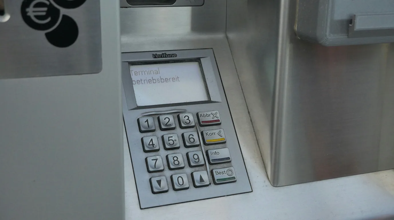 A grey terminal keypad with Abbr and Korr keys and a red-marked cancel bar.